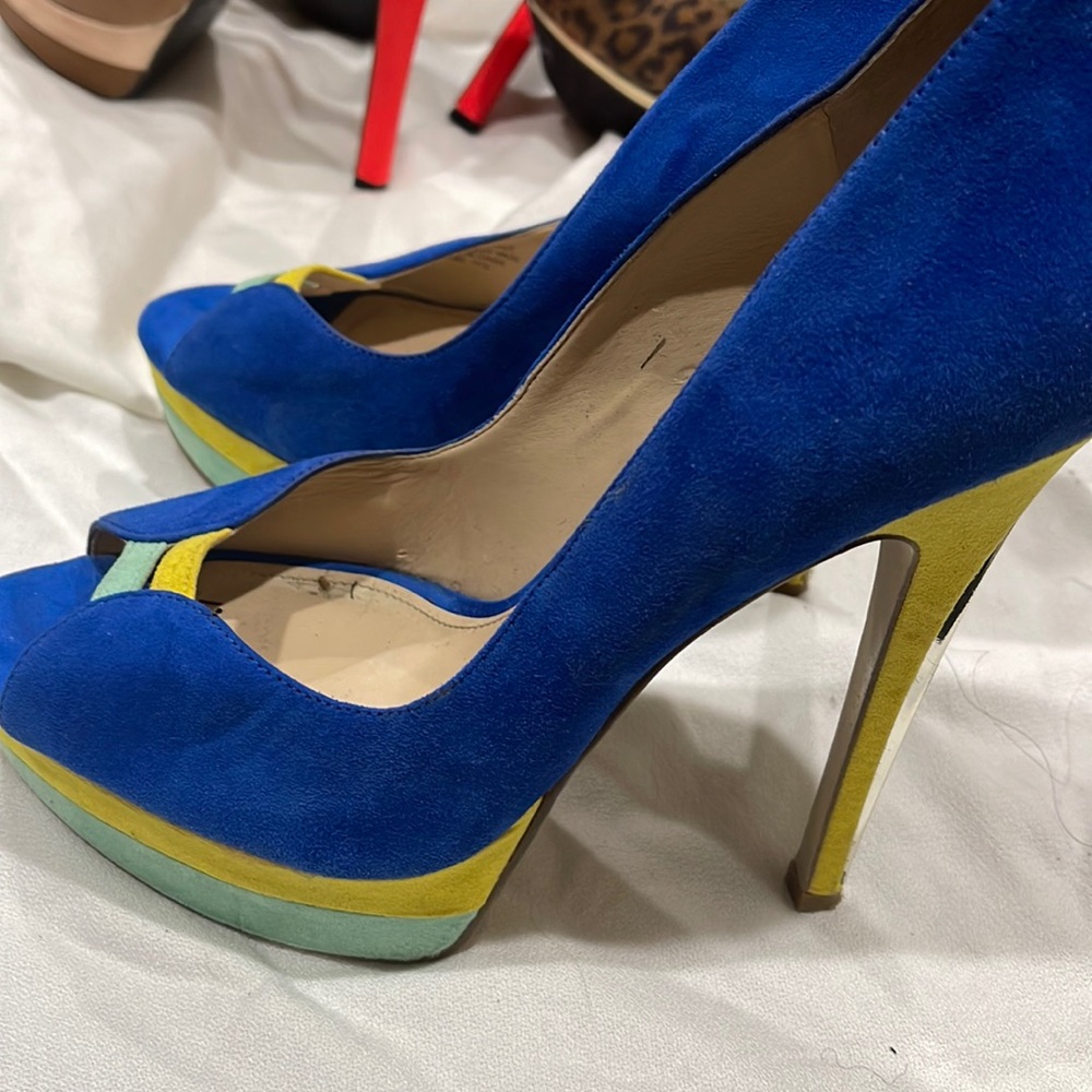 This is a fairly used Enzo Angiolini elegant pump